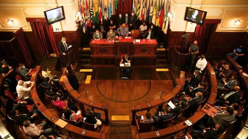 Niterói sanciona "Lei Anti-Oruam" e proíbe contratação de shows com apologia ao crime para menores